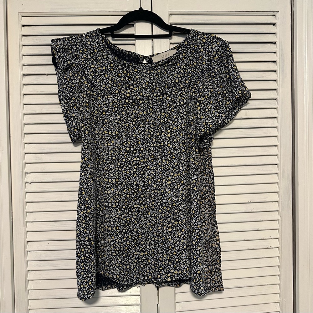 Ann Taylor Loft floral top size medium EUC